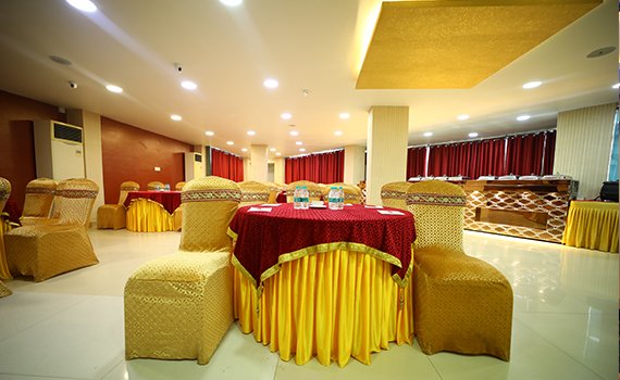Top Hotel in Patna with Restaurant & Banquet Hall: Red Velvet